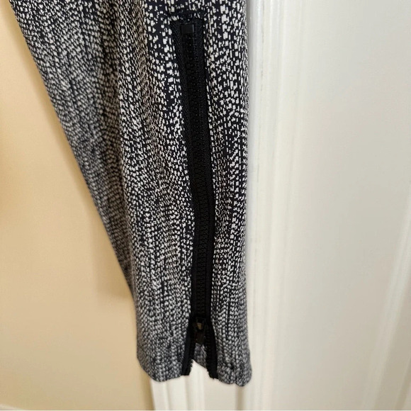 Athleta Womens Large Delancey Textured Moto Tights Pants Leggings Pockets 882716 - Picture 5 of 6